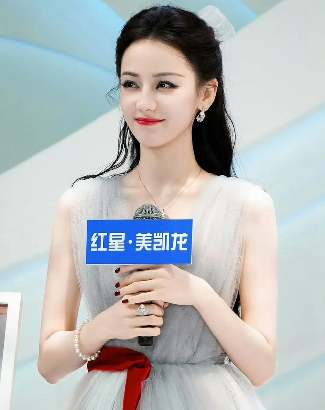 Dịch Lệ Nhiệt Ba gây trầm trồ - Ảnh 5.