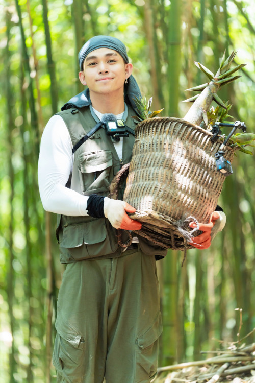 Jun Phạm vào trạm xá giữa đêm - Ảnh 1.