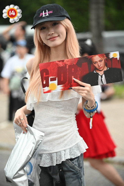 Sự kiện thời trang của fan "anh Long" - Ảnh 2.