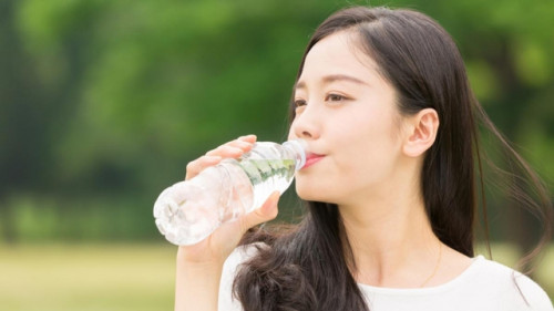 Nước ấm hay nước lạnh tốt cho sức khỏe hơn?- Ảnh 1.