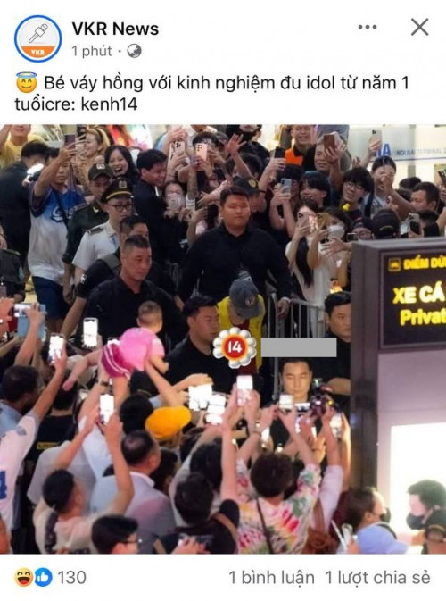 Bé Hân vui vẻ