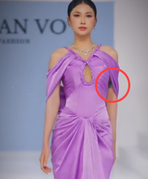 Phương Linh trong show thời trang