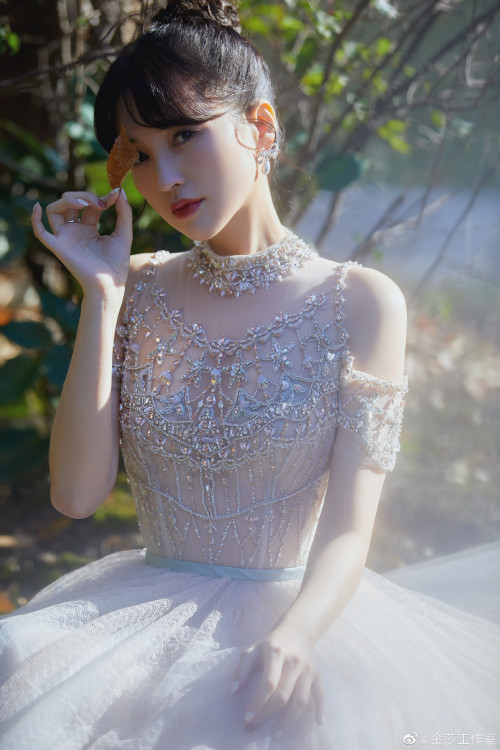 Mối tình lệch tuổi của Kim Sa