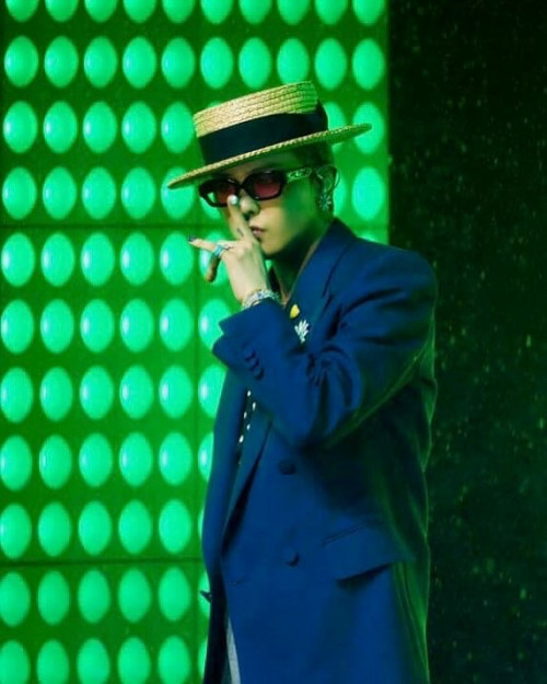 G-Dragon biểu diễn