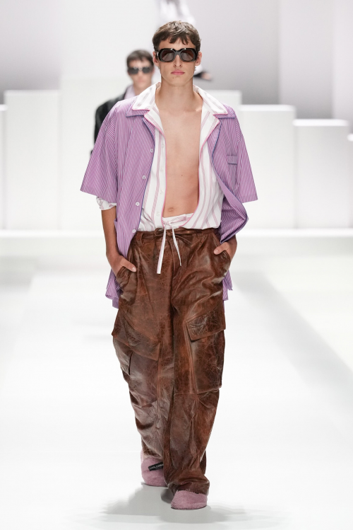 Dàn trai trắng mặc pyjama