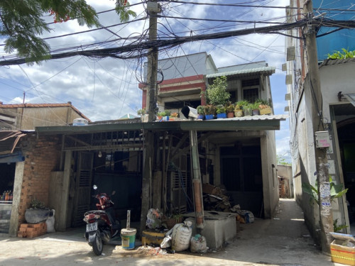Khoảnh khắc thợ sửa nhà phát hiện thi thể trong bồn nước