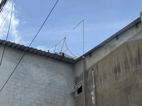 Bồn nước chỉ còn khung sắt