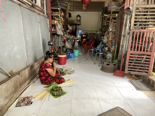 Cảnh sát điều tra hiện trường