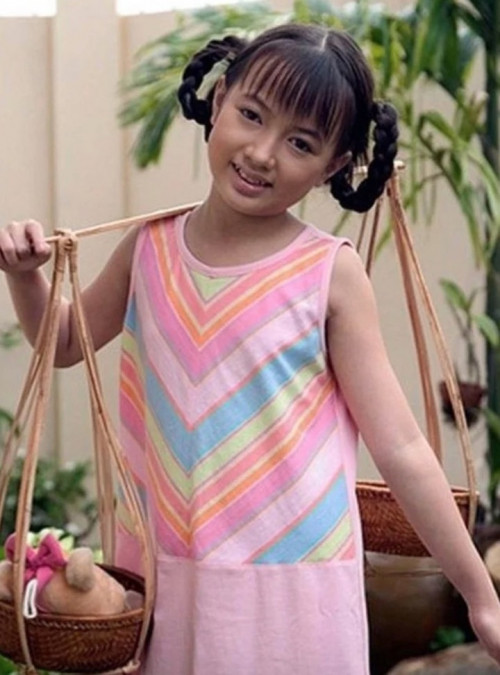Xuân Nghi từng là ca sĩ nhí nổi đình nổi đám.