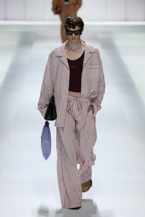 Dàn trai trắng mặc pyjama