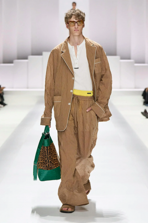 Dàn trai trắng mặc pyjama