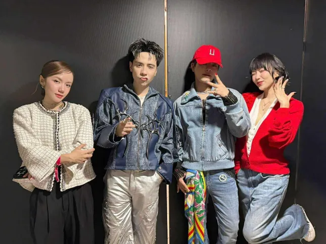 Phương Ly chụp hình cùng G-Dragon.