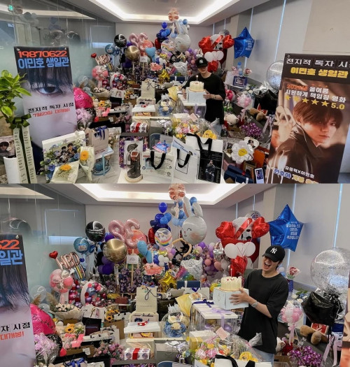 Lee Min Ho nhận quà sinh nhật.