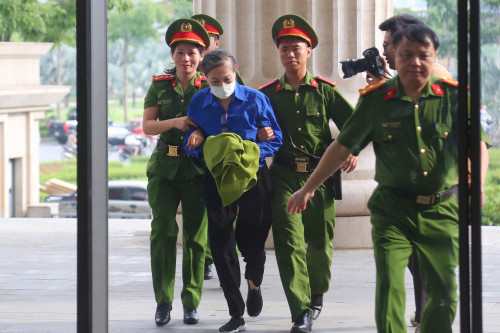 Cựu Bí thư Tỉnh ủy Hoàng Thị Thúy Lan cùng các bị cáo