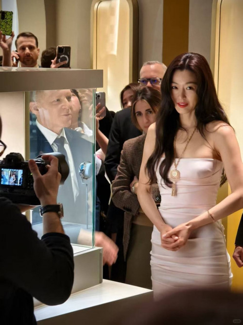 Jeon Ji Hyun tham gia nhiều sự kiện quảng cáo