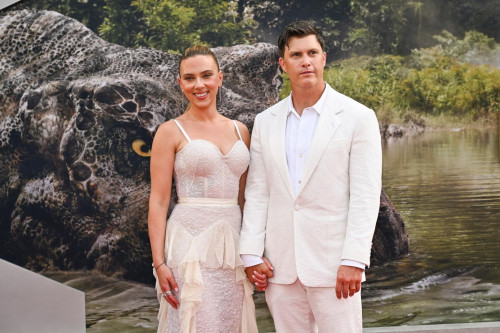 Scarlett Johansson và Colin Jost