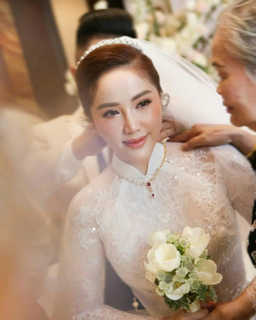 Bảo Thy kết hôn