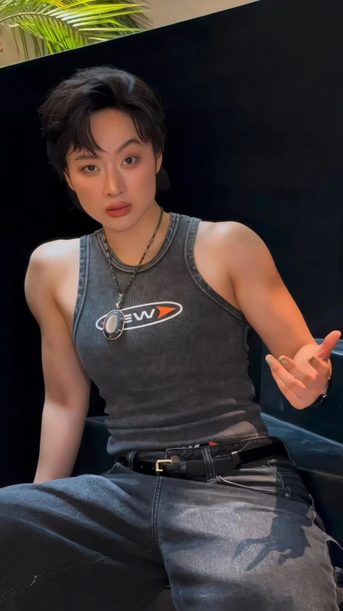 Angela Phương Trinh có bắp đùi khó tin- Ảnh 1.