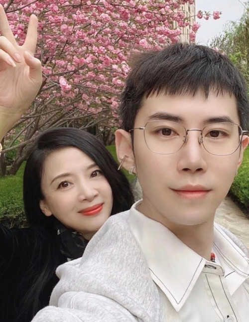 Diệu Gia và con trai