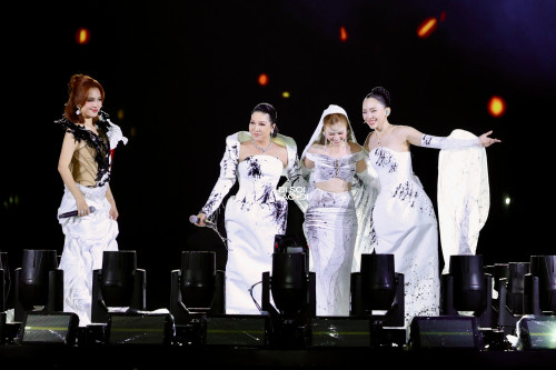 Hủy concert Chỉ Đẹp
