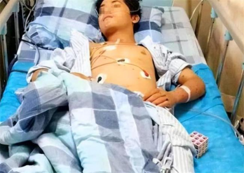 Chàng trai 17 tuổi suy thận do ăn quá nhiều 2 món yêu thích.
