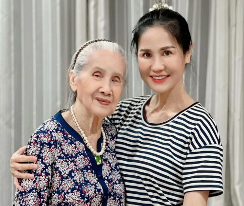 Đào Vân Anh và các con