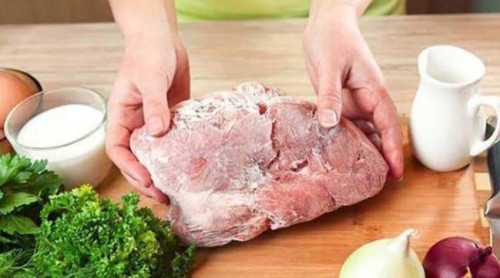 4 điều kỵ khi rã đông thực phẩm, biết mà tránh kẻo "ruốc hoa"- Ảnh 1.