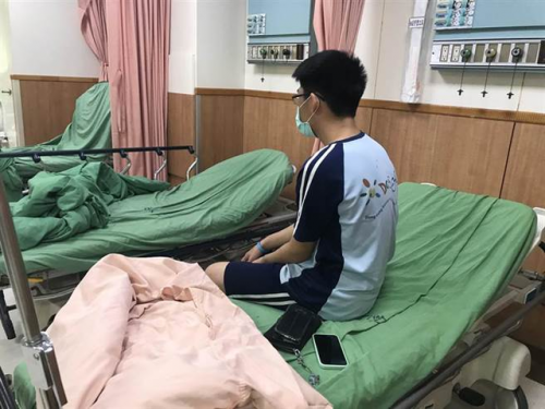 Cậu bé 13 tuổi gặp vấn đề sức khỏe vì giảm cân không đúng cách - Ảnh 1.