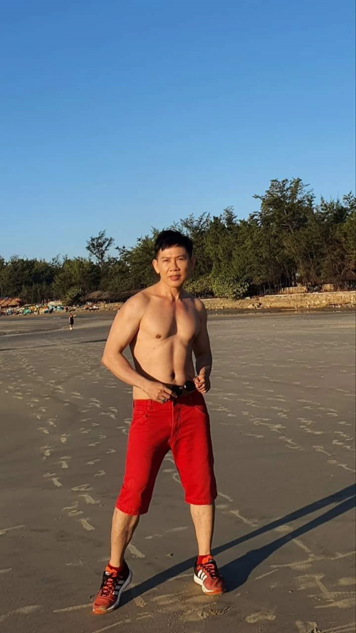 Mai Tuấn vẫn giữ được vóc dáng trẻ trung.