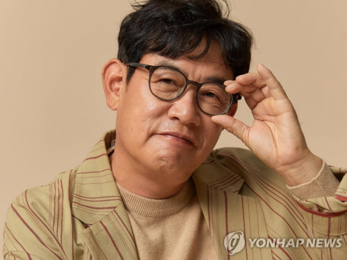 Lee Kyung Kyu trên đường phố