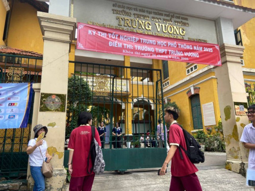 Thí sinh tại điểm thi