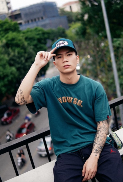 Đăng Quân xuất hiện với phong cách nam tính.
