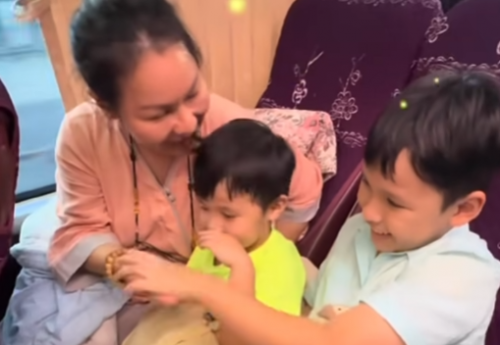 Ngọc Tiên và các con trong hành trình từ thiện.