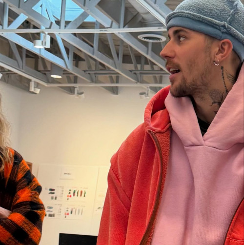 Justin Bieber và 11 bài đăng bất ổn