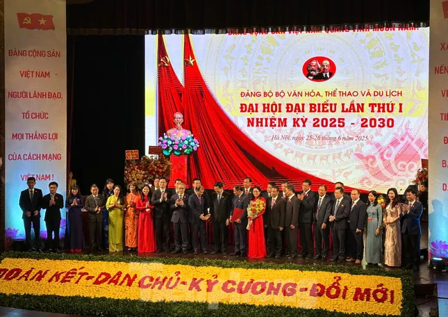 Những thành tựu trong nghệ thuật biểu diễn của NSND Xuân Bắc