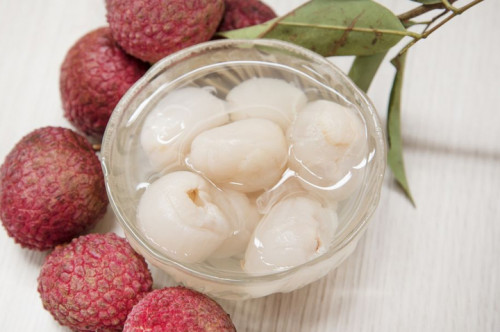 Nước luộc vải cũng có nhiều công dụng tốt.