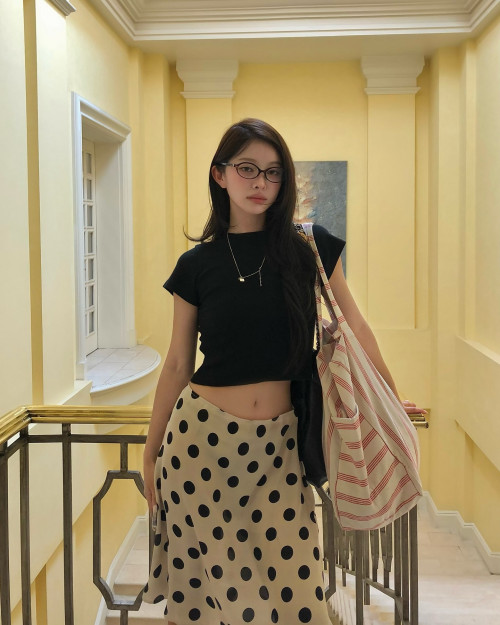 Cách phối chân váy dài