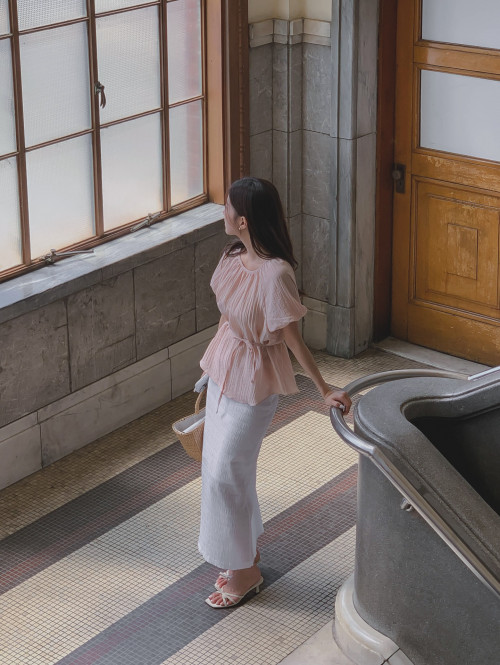 Cách phối chân váy dài