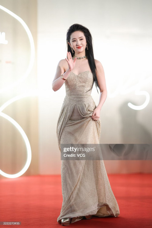 Lưu Diệc Phi gây xôn xao