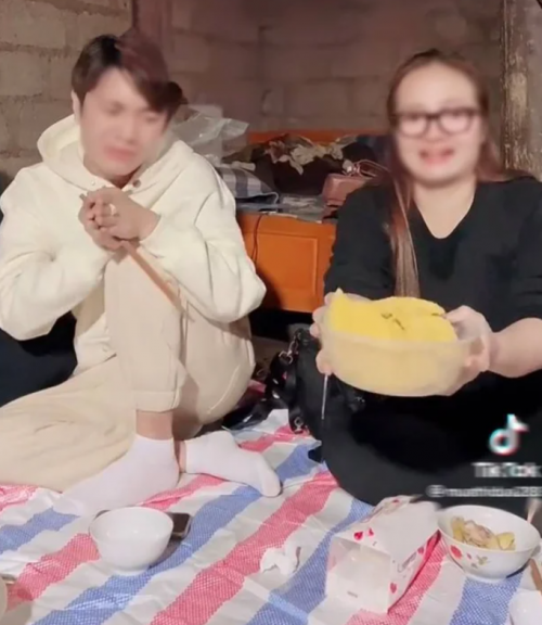Hoàng Hương trong clip