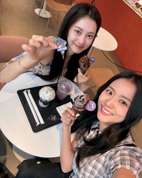 Jisoo và Trinity