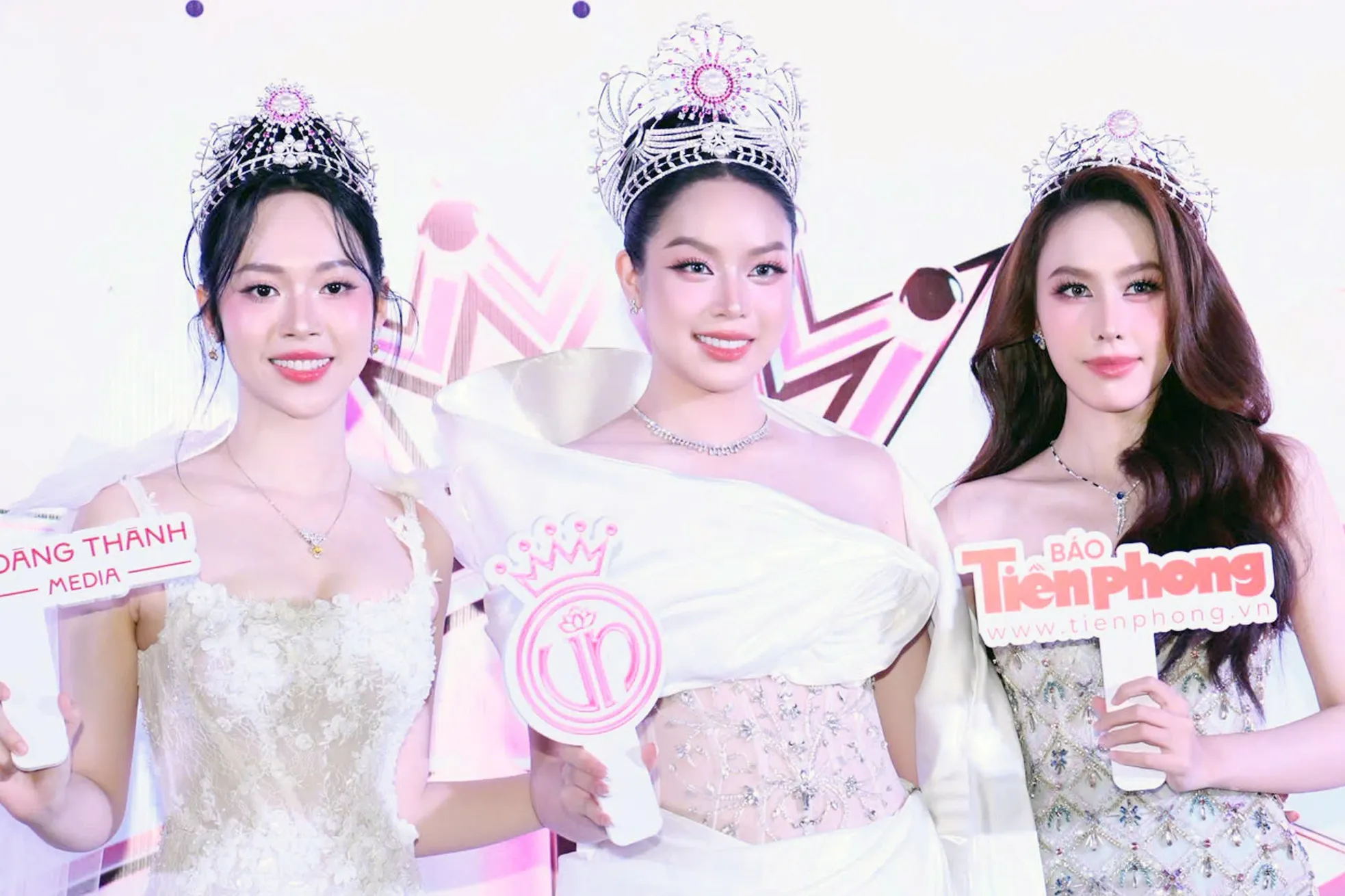 Hoa hậu Thanh Thúy đọ sắc hai á hậu trong ngày cuối niệm kỷ