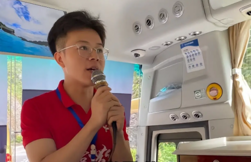 Nam MC truyền hình thất nghiệp làm shipper