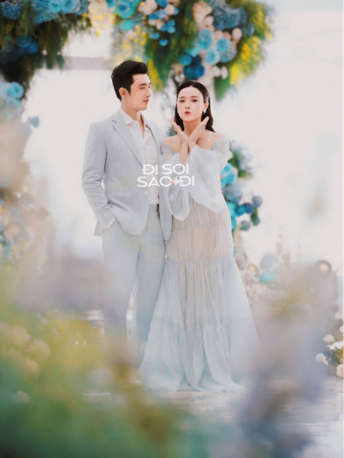 Midu trong tiệc kỷ niệm