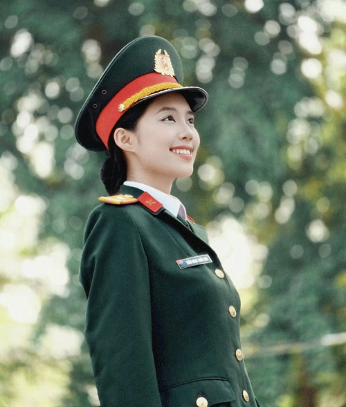 Á hậu Châu Anh sinh ra trong gia đình quân nhân.