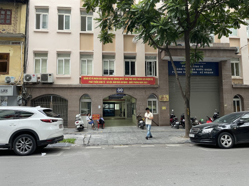 Biển mới tại trụ sở phường xã ở Hà Nội