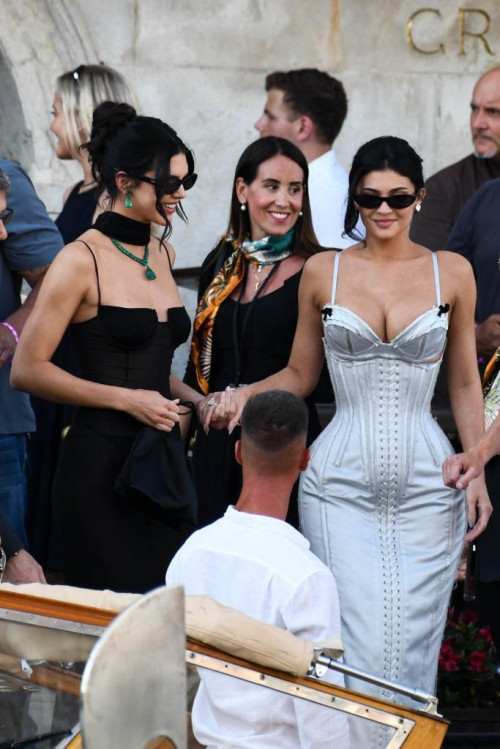 Kylie Jenner và Kendall Jenner