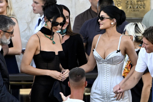 Kylie Jenner và Kendall Jenner