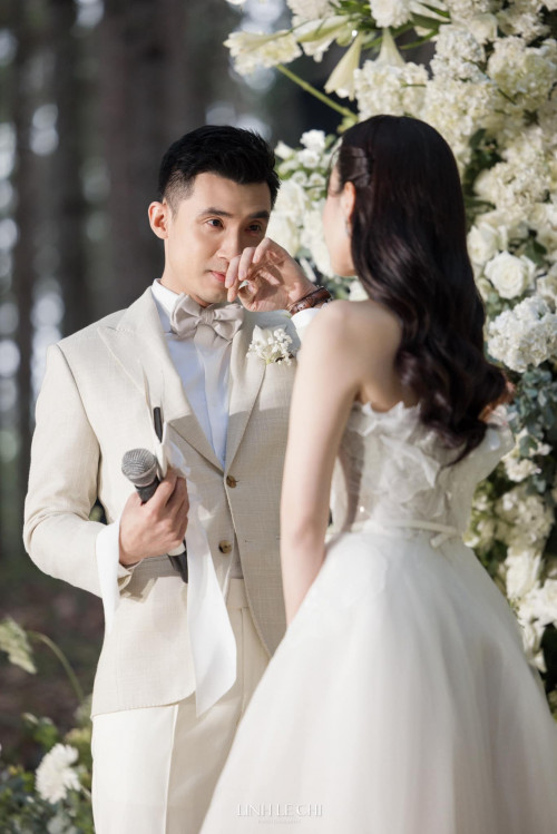 Cặp đôi từng tổ chức lễ cưới kín bưng ở Đà Lạt để nam thiếu gia cầu hôn Midu