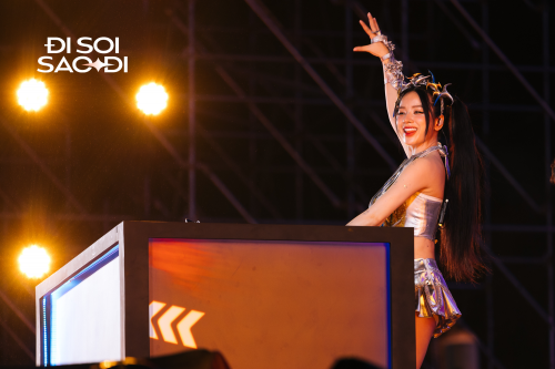 DJ Mie trên sân khấu
